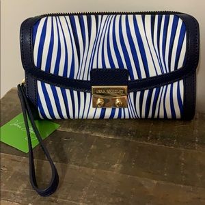 NWT Vera Bradley Ultimate Wristlet (Wavy Stripe)